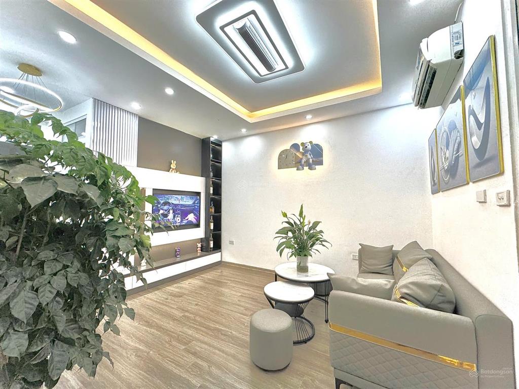Chính chủ cần bán ccmn quan hoa cầu giấy căn siêu đẹp và mới dt 55m2