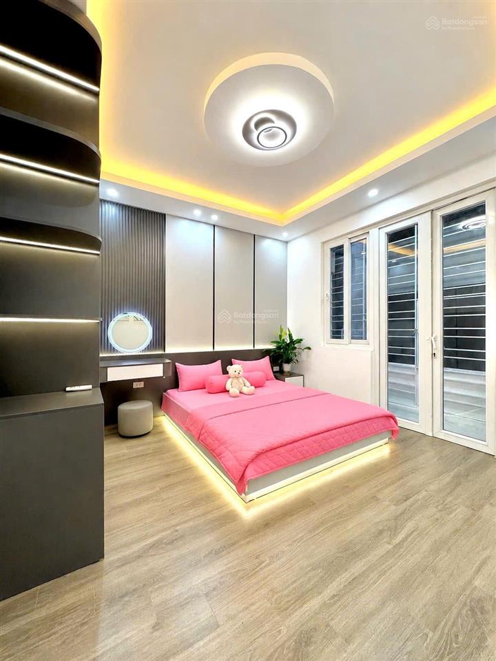 Chính chủ cần bán ccmn quan hoa cầu giấy căn siêu đẹp và mới dt 55m2