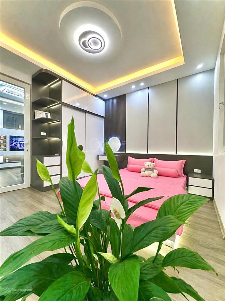 Chính chủ cần bán ccmn quan hoa cầu giấy căn siêu đẹp và mới dt 55m2
