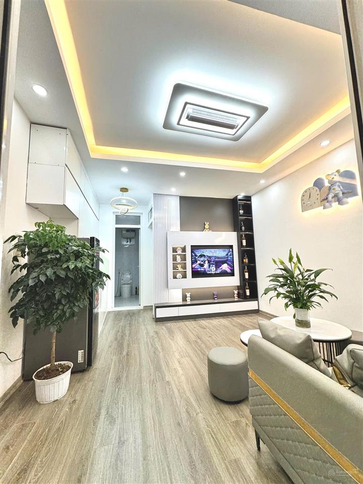 Chính chủ cần bán ccmn quan hoa cầu giấy căn siêu đẹp và mới dt 55m2