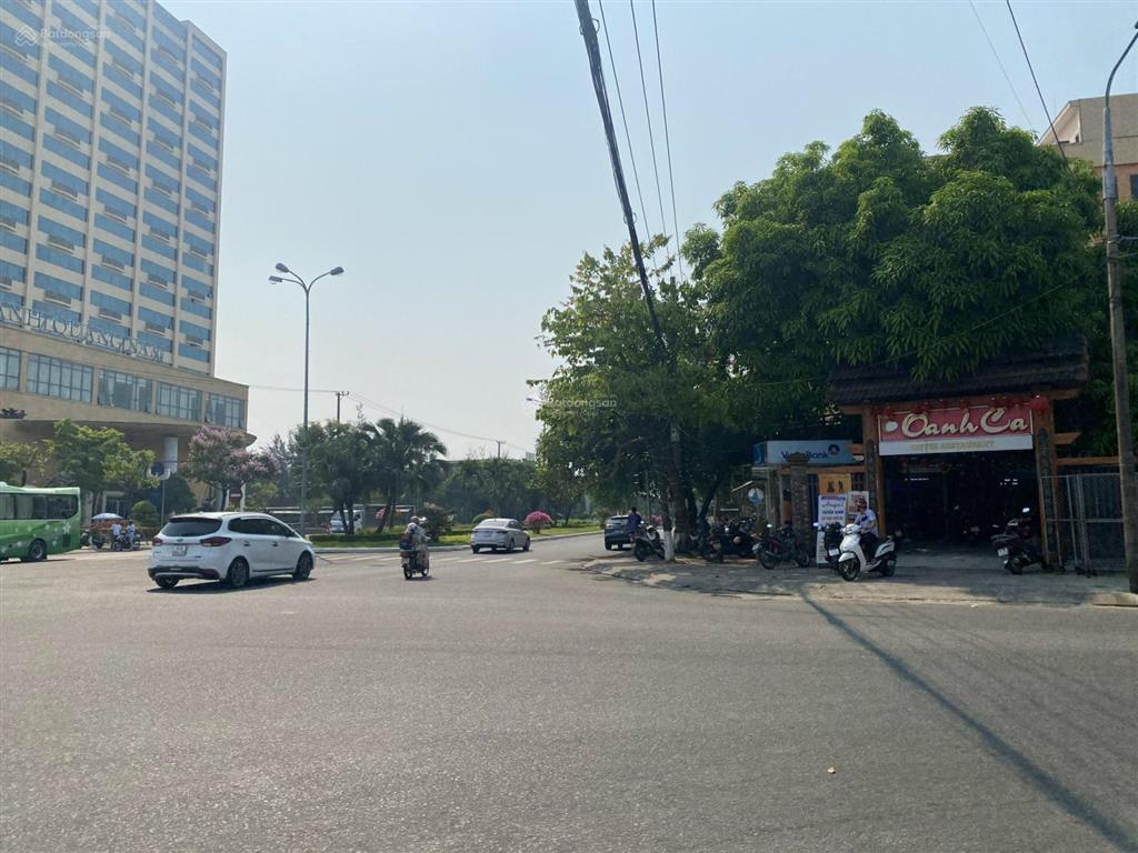Bán đất sxkd 3 mặt tiền ngã tư hùng vương  huỳnh thúc kháng