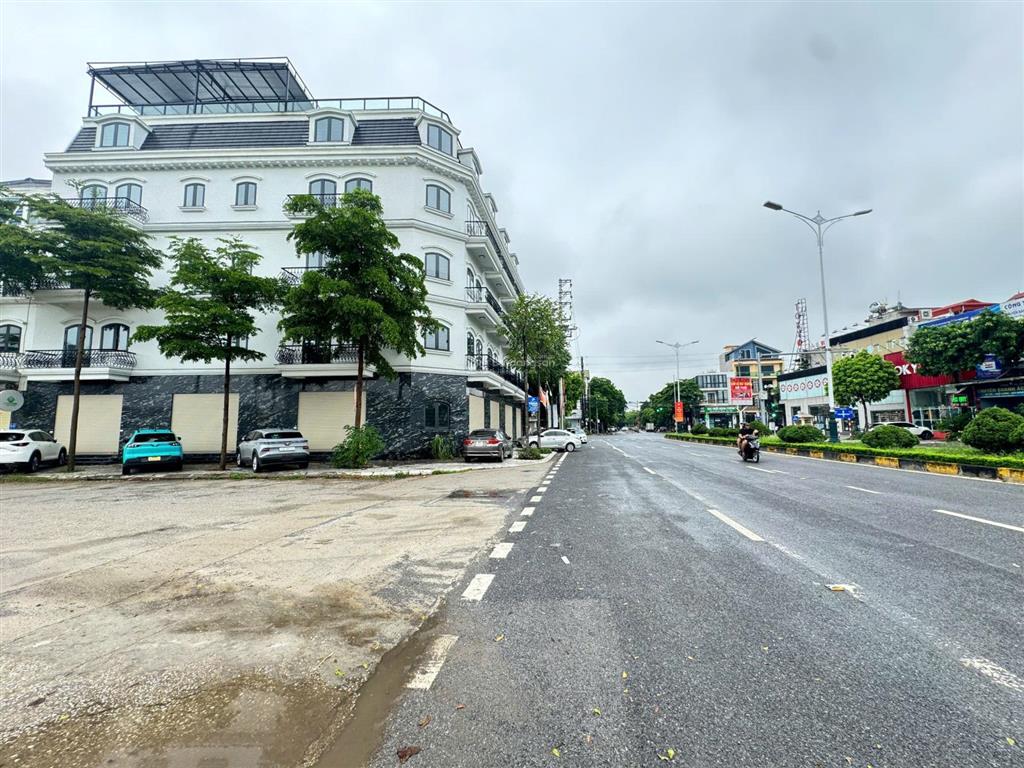 Liền kề sẵn nhà 3.5 tầng dự án chợ trung tâm thương mại tích sơn