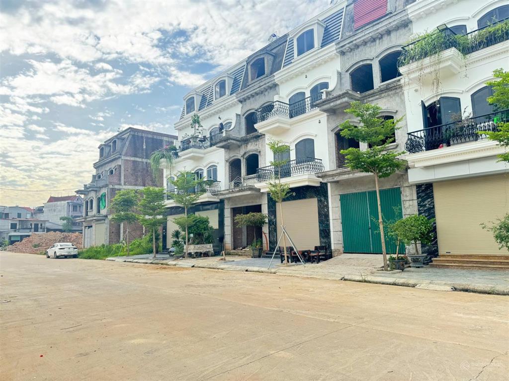 Liền kề sẵn nhà 3.5 tầng dự án chợ trung tâm thương mại tích sơn
