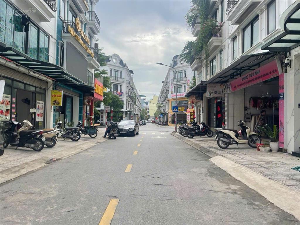 Bán căn góc sẻ khe, shophouse sông hồng gia lâm giá 21,5 tỷ