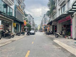 Bán căn góc sẻ khe, shophouse sông hồng gia lâm giá 21,5 tỷ