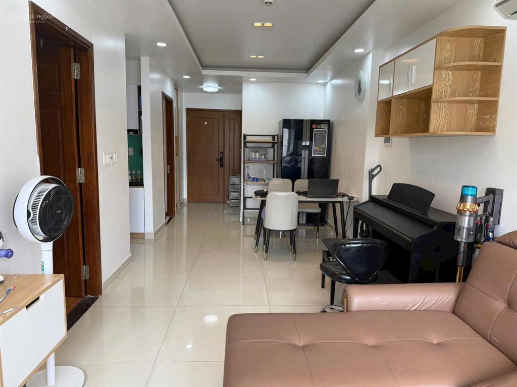 Cần bán căn hộ sky center, tân bình, 74m2, 2 phòng ngủ, 2wc, lầu cao, giá 5 tỷ 750tr.  0976 028 ***