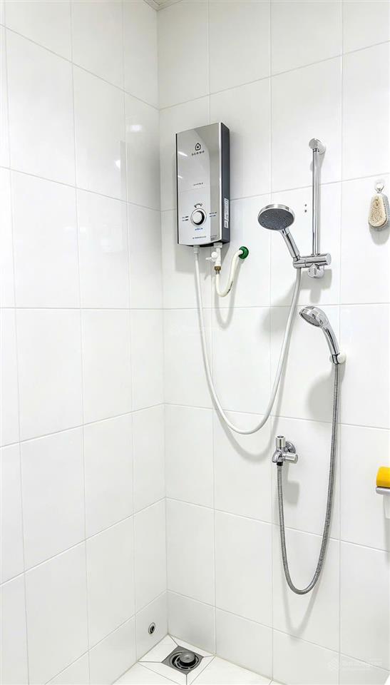 Cần bán gấp căn hộ hoa sen, quận 11, 65m2, 2pn, 2wc, có sổ, giá 3.9 tỷ, lầu cao.  0976 028 ***