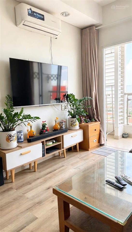 Cần bán gấp căn hộ hoa sen, quận 11, 65m2, 2pn, 2wc, có sổ, giá 3.9 tỷ, lầu cao.  0976 028 ***