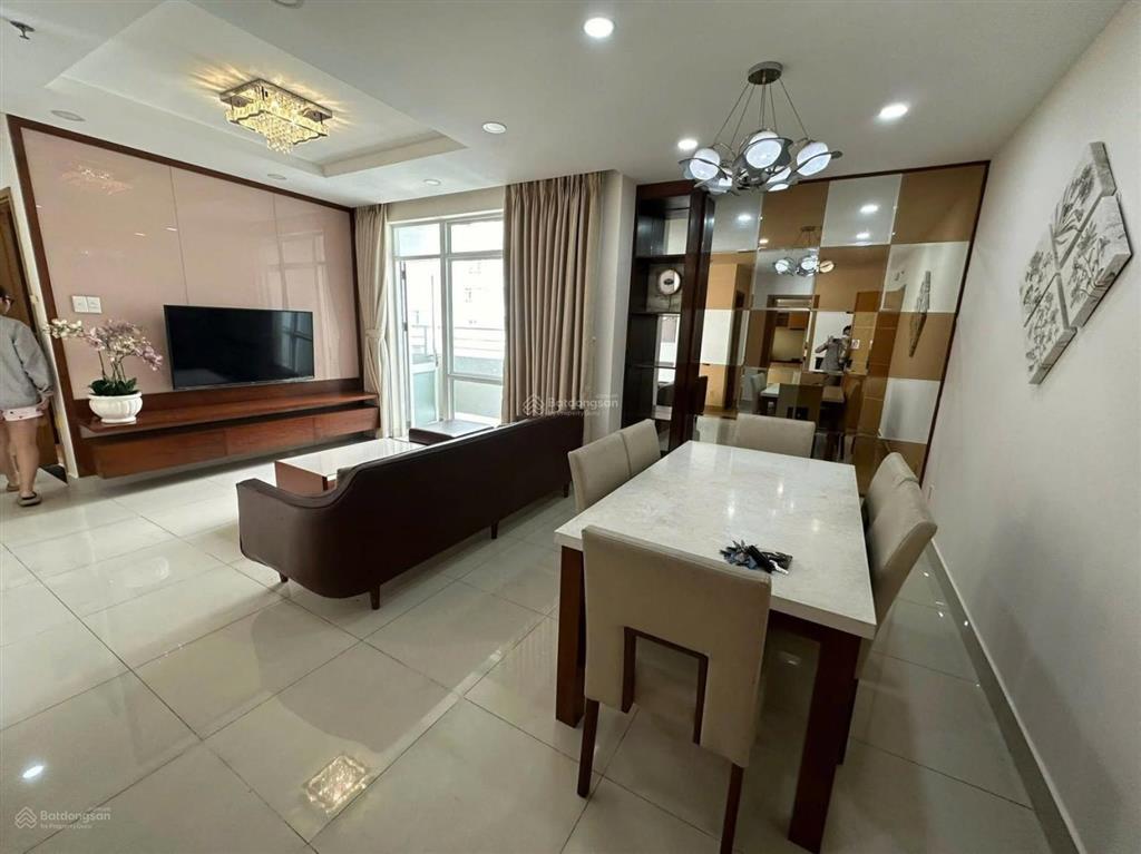 Bán gấp căn hộ him lam, q6, 97m2, 2pn, 2wc, nội thất, lầu cao, có sổ, giá 4,8 tỷ.  0976 028 ***