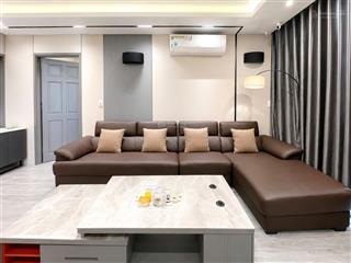 Hạ giá bán gấp căn hộ sky center, 139m2, 3pn, 3wc, lầu trung, giá 9,5 tỷ (giá thật).  0976 028 ***