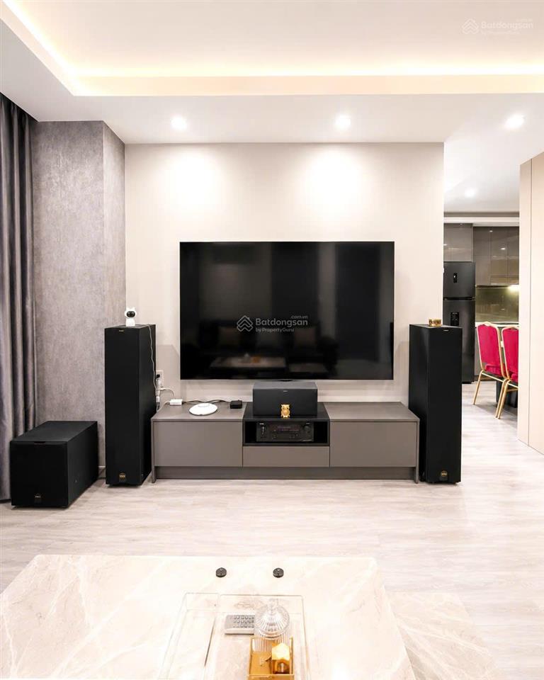Hạ giá bán gấp căn hộ sky center, 139m2, 3pn, 3wc, lầu trung, giá 9,5 tỷ (giá thật).  0976 028 ***