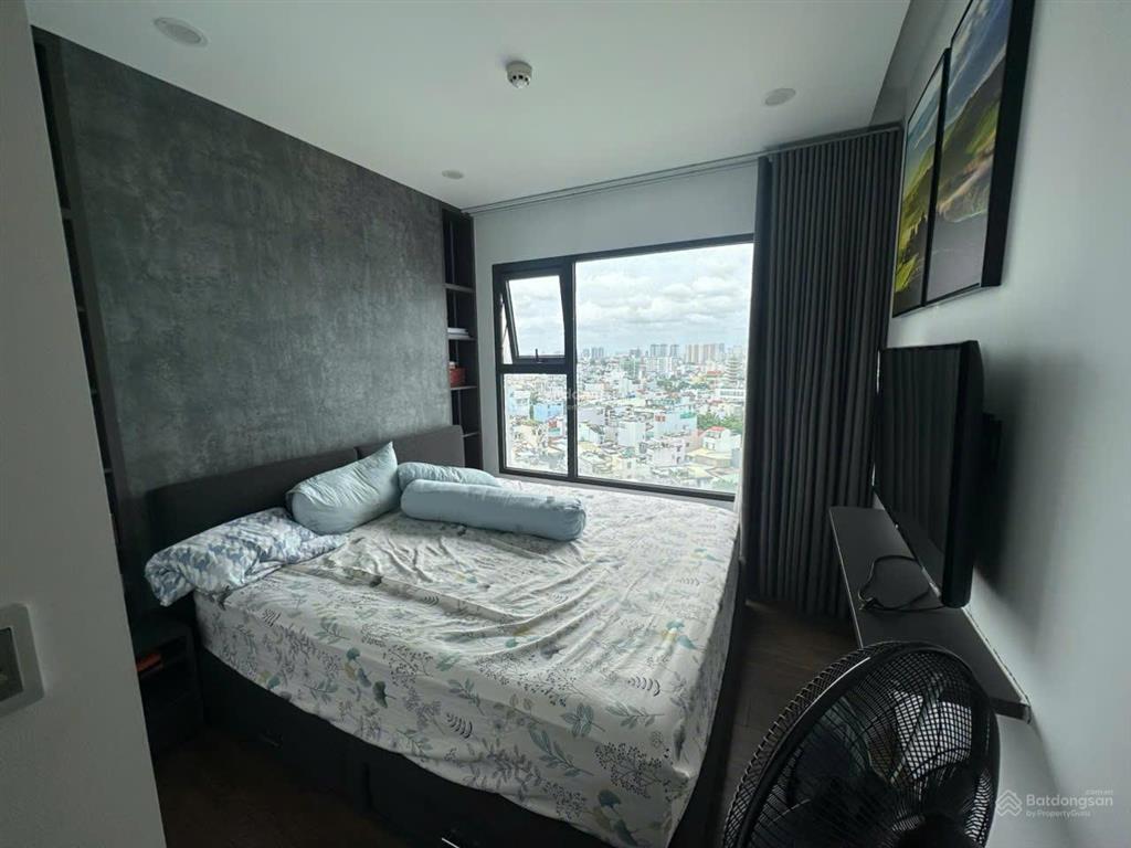 Cần bán căn hộ resgreen, tân phú, 60m2, 2pn,2wc, sổ hồng, lầu trung, giá 4,6 tỷ,  0976 028 ***