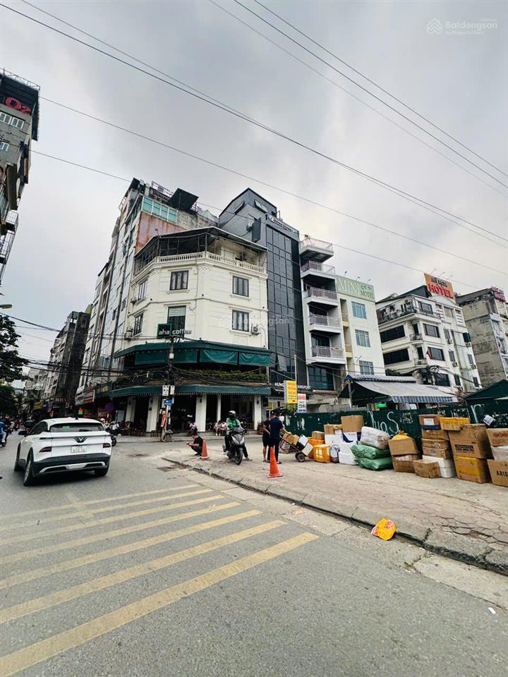 Chính chủ bán gấp 110m2 đất mặt đường đình thôn, vỉa hè rộng, xây tòa văn phòng, giá 30 tỷ.