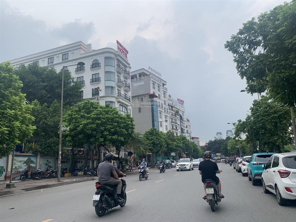 Chính chủ bán gấp nhà mặt phố mễ trì 70m2, vỉa hè 2 bên, kinh doanh sầm uất giá 24,5 tỷ.