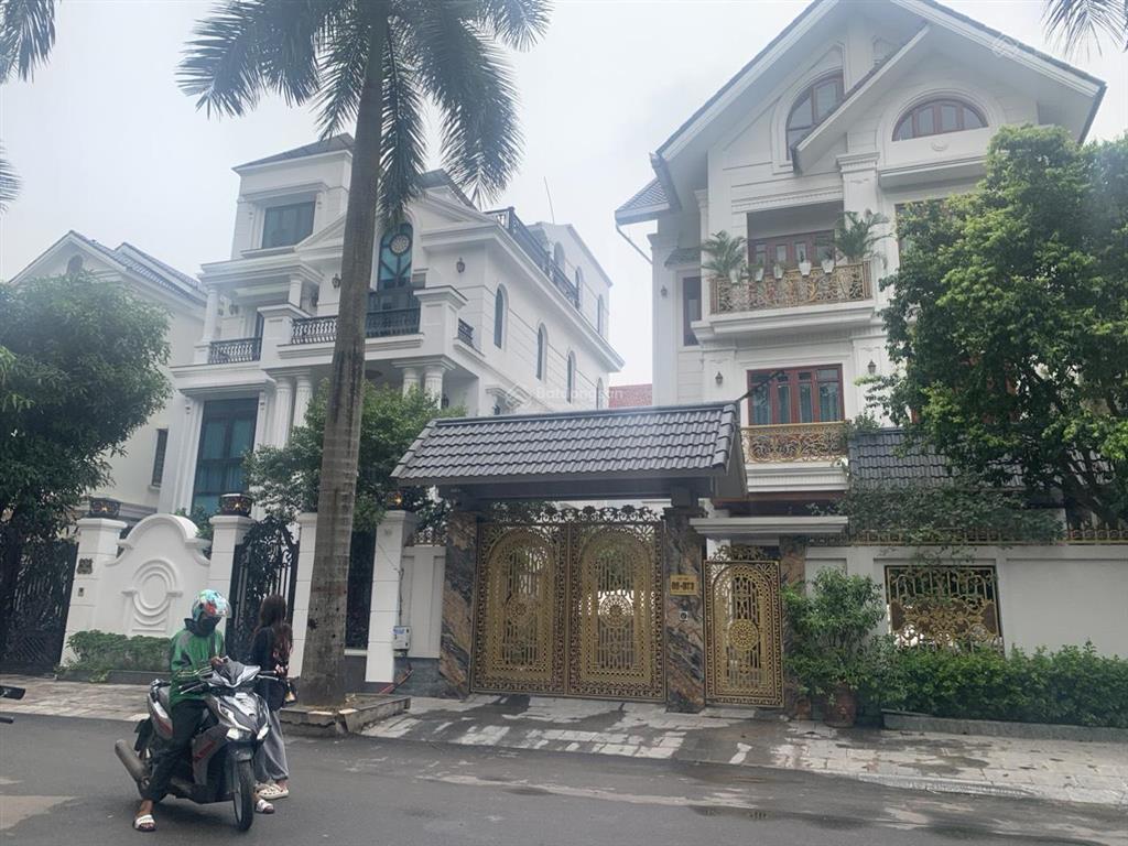 Chính chủ bán gấp biệt thự kđt mỹ đình 2  122m2, vỉa hè 2 bên, kinh doanh sầm uất giá 37 tỷ.
