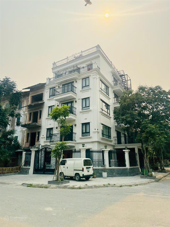Chính chủ bán nhà liền kề foresa xuân phương  130m2  vỉa hè 8m  giá 31 tỷ.