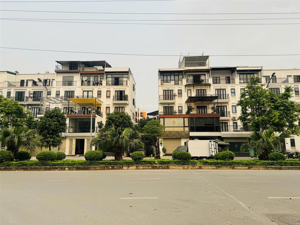 Chính chủ bán nhà liền kề foresa xuân phương  130m2  vỉa hè 8m  giá 31 tỷ.