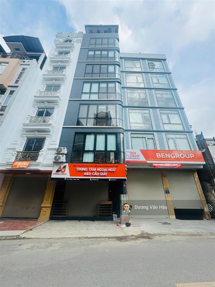 Chính chủ bán nhà mặt phố mai dịch 70m2  7 tầng thang máy, 2 thoáng, vỉa hè kinh doanh giá 29 tỷ.