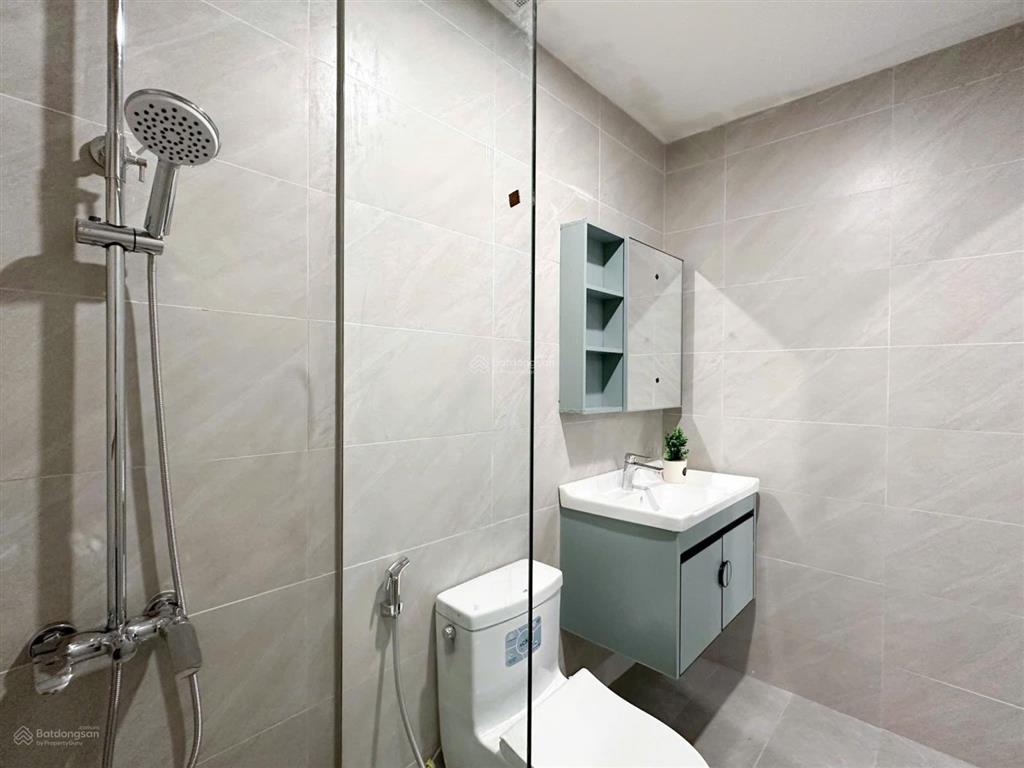 Cho thuê căn hộ studio/1pn ban công/cửa sổ gần lotte mart,him lam,rmit sát vách q1,q4
