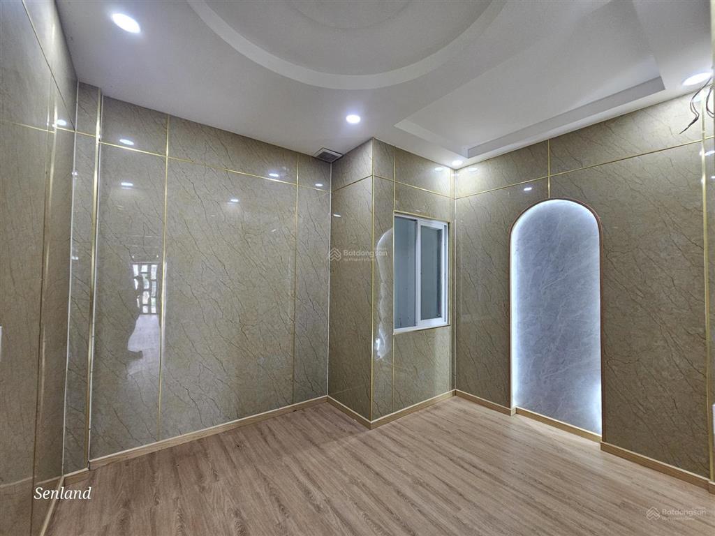 Cho thuê nhà 4 tầng sân thượng, đường 12m, phường long trường quận 9