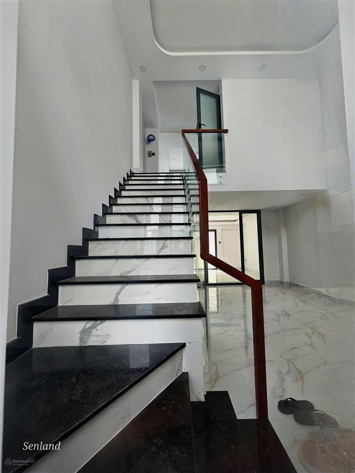 Bán nhà 1 trệt lửng 2 lầu tum sân thượng đường số 5 bình trưng tây quận 2 thủ đức