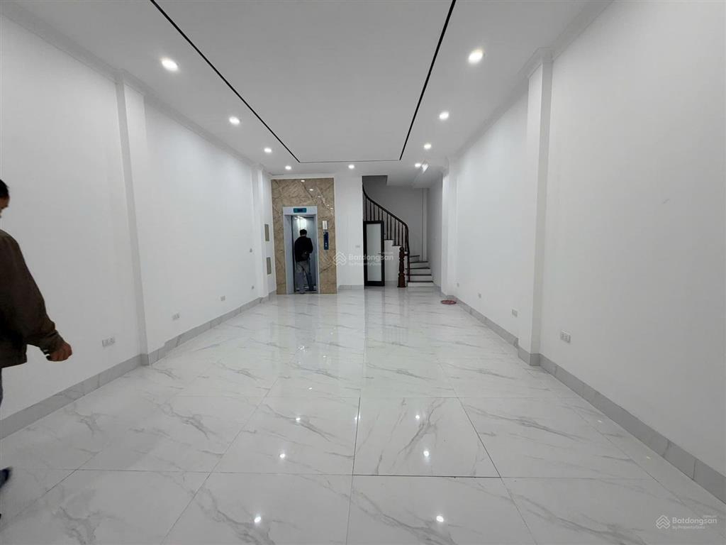 Phố đi bộ trịnh công sơn  view hồ tây  7 tầng thang máy  kinh doanh đỉnh cao