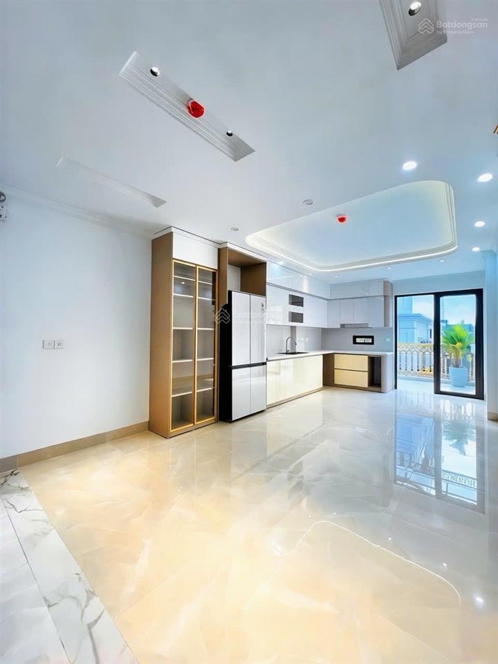 Bán nhà mới trần quốc hoàn, cầu giấy 45m2x7t thang máy, ô tô tránh, vỉa hè chỉ 21 tỷ
