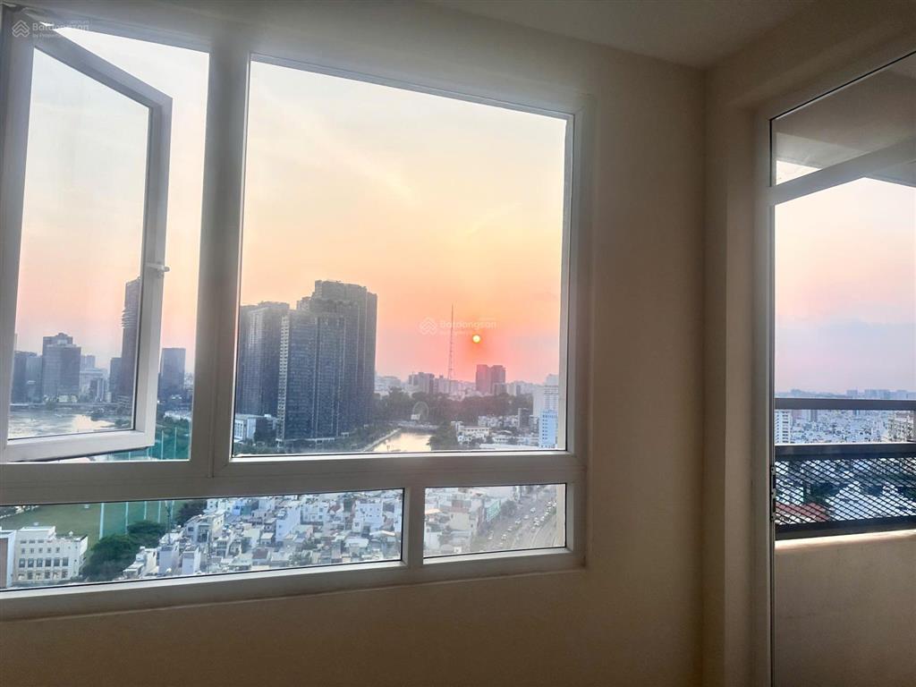 Bán căn hộ 1pn, 1wc, 41m2 view sông lầu cao tại riverside 90, 3,95 tỷ, đẹp.  0902 257 ***