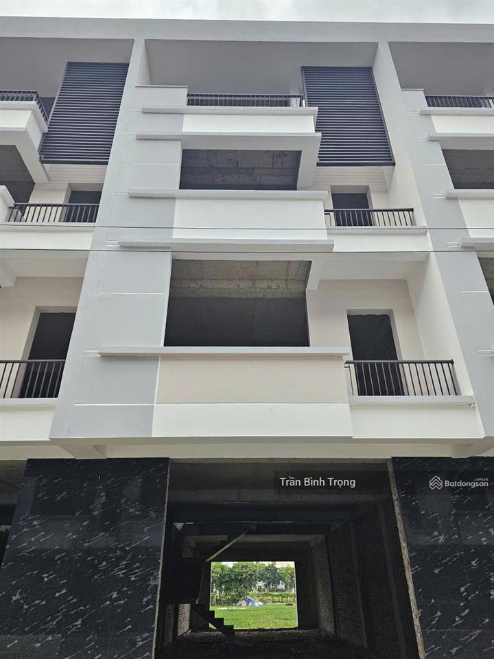 Cần bán nhà 4 tầng 105m2, 5.9 tỷ xây thô băng 2 phạm văn đồng, tích sơn, vĩnh yên