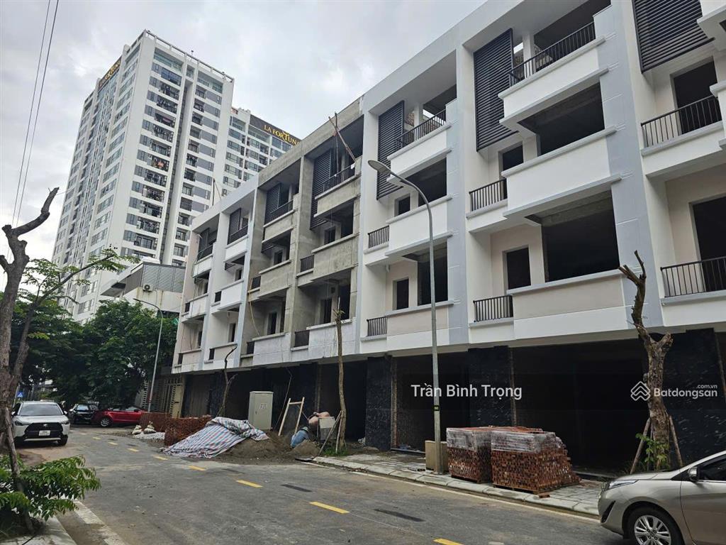 Cần bán nhà 4 tầng 105m2, 5.9 tỷ xây thô băng 2 phạm văn đồng, tích sơn, vĩnh yên