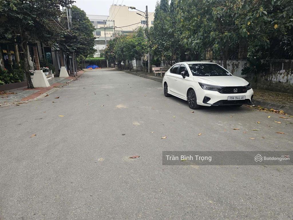 Cho thuê khách sạn mặt phố đường hùng vương, giá 65 triệu, 2500 m2, 30pn, 30wc, 8 tầng