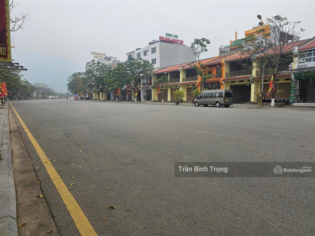 Bán nhà mặt phố 160m2, 3 tỷ tại cổng tây thiên, đại đình, phú thọ, view đẹp, trung tâm lễ hội