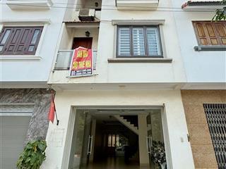 Bán nhà 3 tầng view ngã 5 đường Trần Phú, Vĩnh Phúc 8,6 tỷ, 100m2, view đẹp, chính chủ