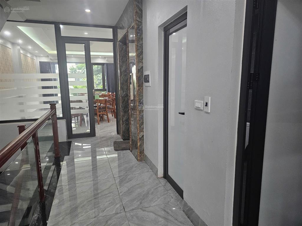 Cần bán nhà 4 tầng 100m2, thang máy, mặt phố kd, 6.5 tỷ tại trung tâm vĩnh yên, vĩnh phúc