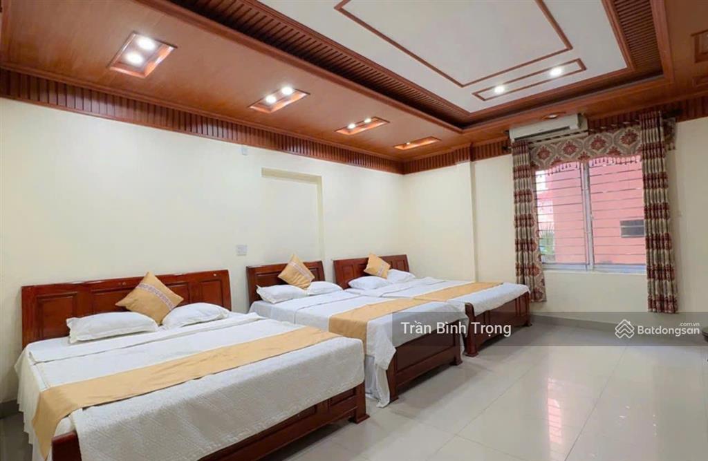 Bán khách sạn tại thị trấn tam đảo, 48 tỷ vnd, dt sử dụng 782m2, 12,5m mặt tiền, view quảng trường