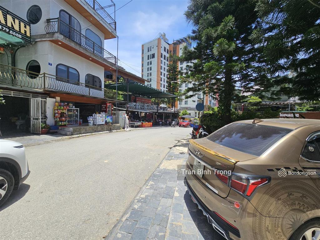 Bán khách sạn tại thị trấn tam đảo, 48 tỷ vnd, dt sử dụng 782m2, 12,5m mặt tiền, view quảng trường