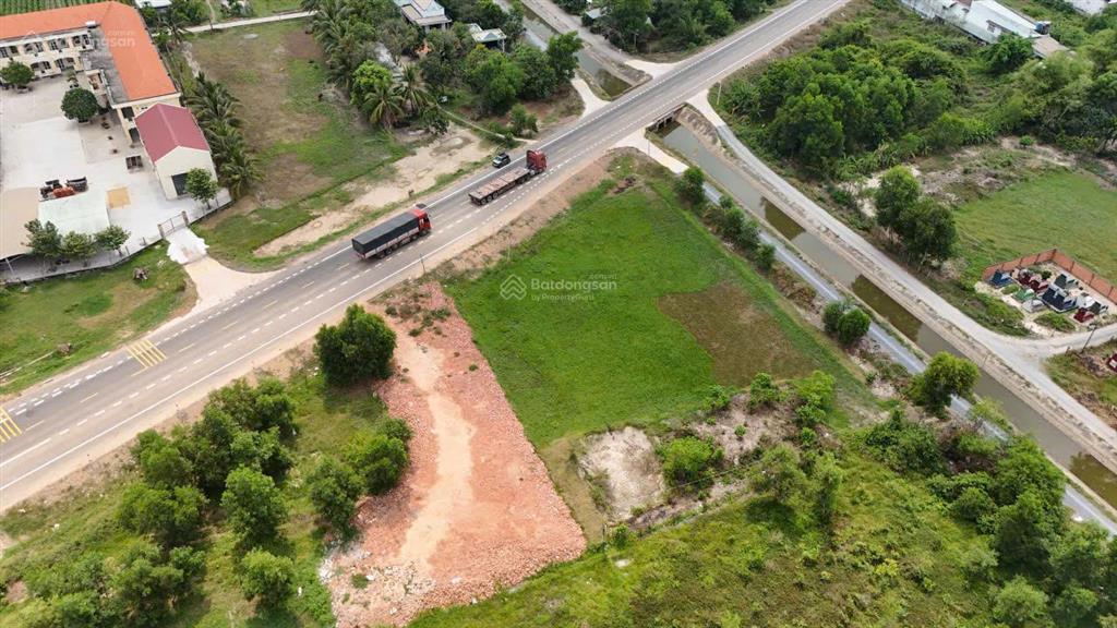Lô đất 2.222 m2 thổ cư, 3 mặt tiền đường hồ chí minh đức hòa, đáng mua, đáng đầu tư...