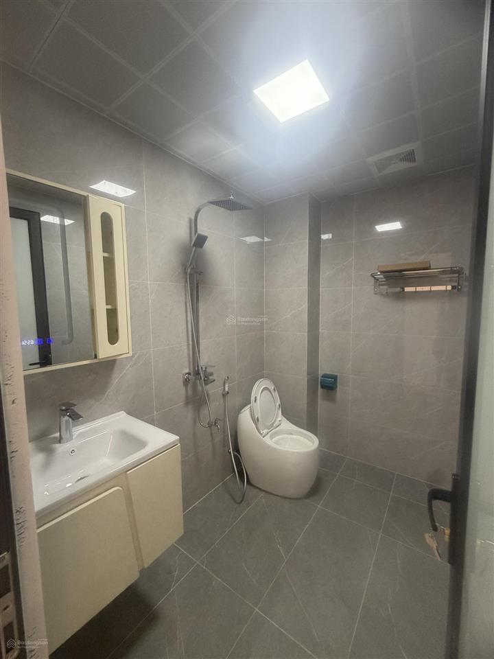 Bán nhà mặt phố nguyễn văn cừ (mặt đường dưới, phía cột 3, phường hồng hải cũ) phường hạ long