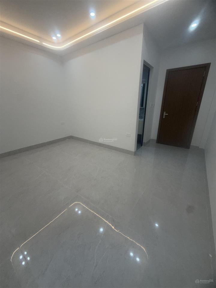 Bán nhà mặt phố nguyễn văn cừ (mặt đường dưới, phía cột 3, phường hồng hải cũ) phường hạ long