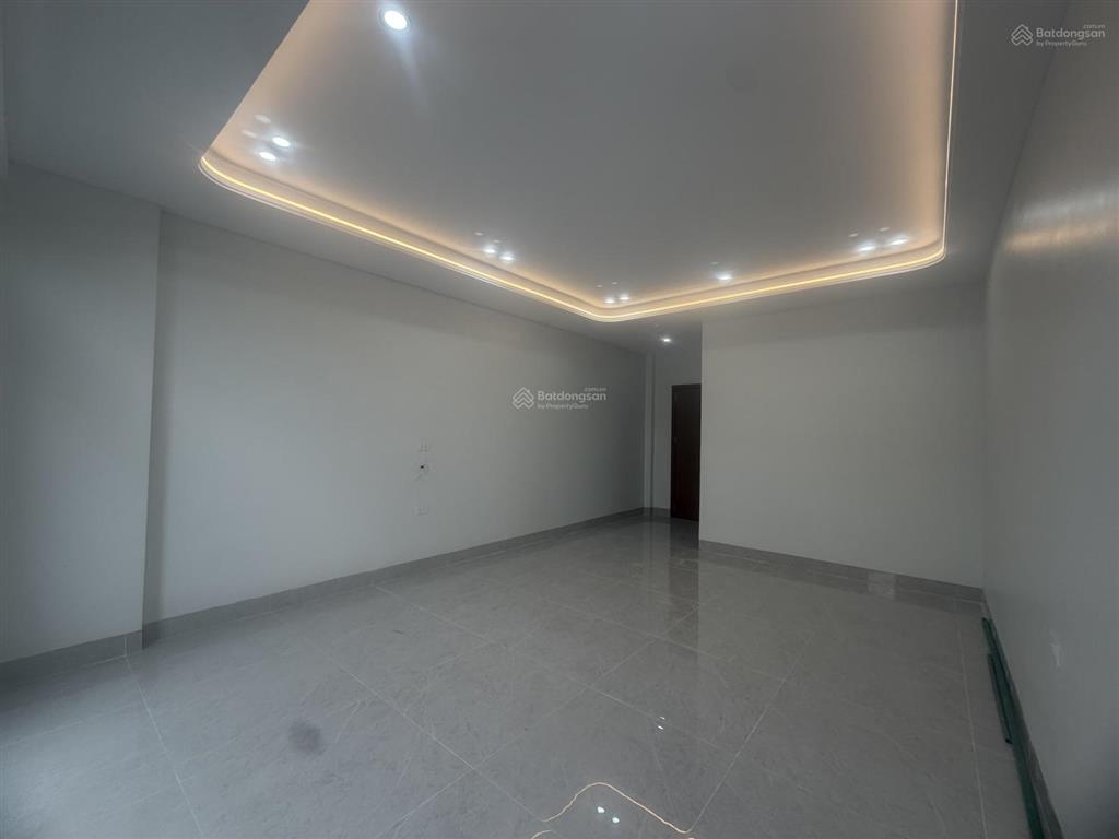 Bán nhà mặt phố nguyễn văn cừ (mặt đường dưới, phía cột 3, phường hồng hải cũ) phường hạ long