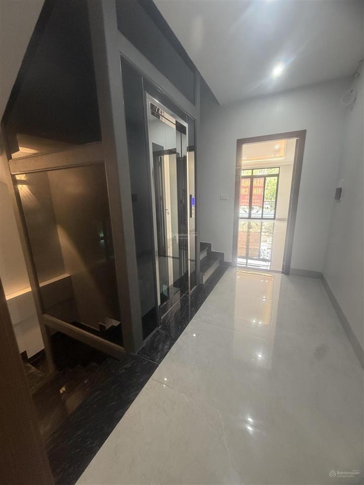 Bán nhà mặt phố nguyễn văn cừ (mặt đường dưới, phía cột 3, phường hồng hải cũ) phường hạ long
