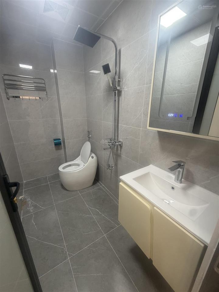 Bán nhà mặt phố nguyễn văn cừ (mặt đường dưới, phía cột 3, phường hồng hải cũ) phường hạ long