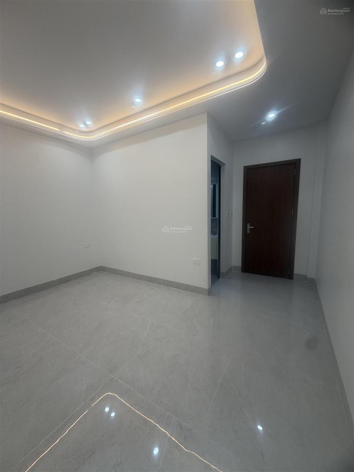 Bán nhà mặt phố nguyễn văn cừ (mặt đường dưới, phía cột 3, phường hồng hải cũ) phường hạ long