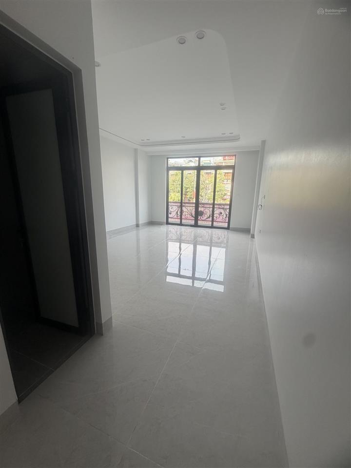 Bán nhà mặt phố nguyễn văn cừ (mặt đường dưới, phía cột 3, phường hồng hải cũ) phường hạ long