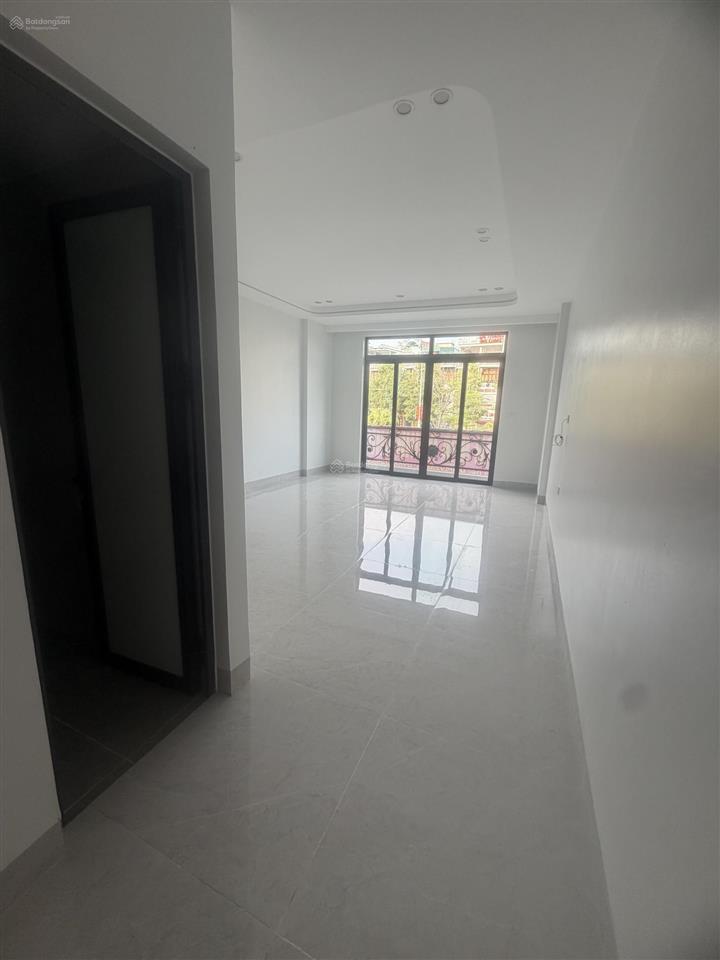 Bán nhà mặt phố nguyễn văn cừ (mặt đường dưới, phía cột 3, phường hồng hải cũ) phường hạ long