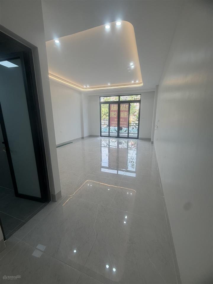 Bán nhà mặt phố nguyễn văn cừ (mặt đường dưới, phía cột 3, phường hồng hải cũ) phường hạ long