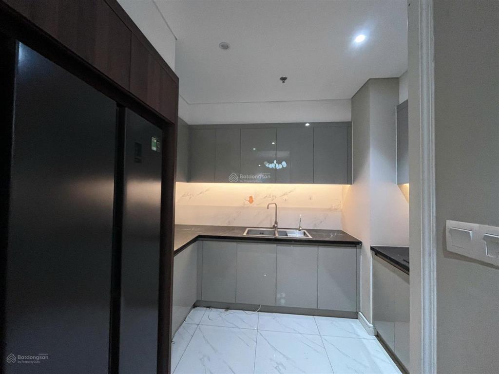 Chính chủ cần bán gấp căn hộ 94m2 2n2wc full đồ đẹp ở tòa king palace 108 nguyễn trãi