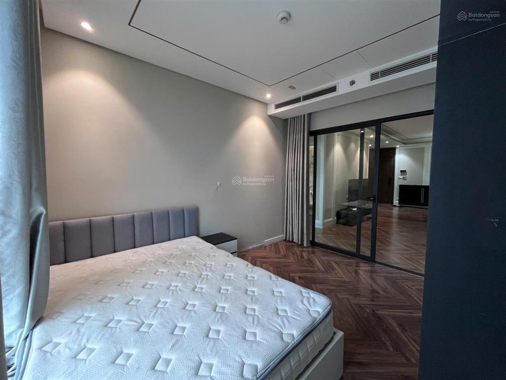 Chính chủ cần bán gấp căn hộ 94m2 2n2wc full đồ đẹp ở tòa king palace 108 nguyễn trãi