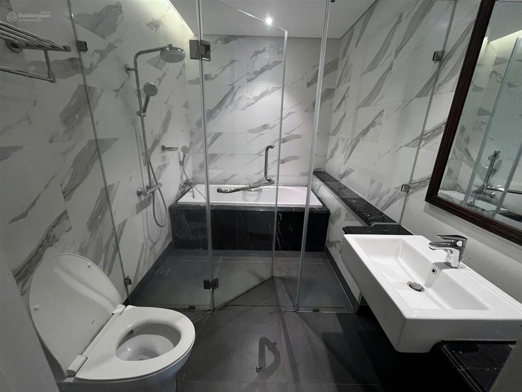 Chính chủ cần bán gấp căn hộ 94m2 2n2wc full đồ đẹp ở tòa king palace 108 nguyễn trãi