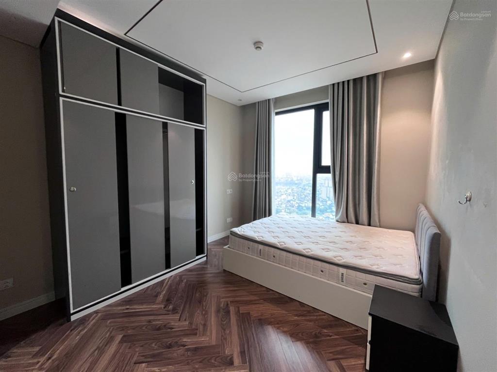 Chính chủ cần bán gấp căn hộ 94m2 2n2wc full đồ đẹp ở tòa king palace 108 nguyễn trãi